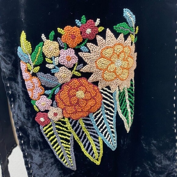 Unbranded Lined Velours Black Floral French Knots Embroidered Scarf 10.5"X60" - Picture 3 of 9